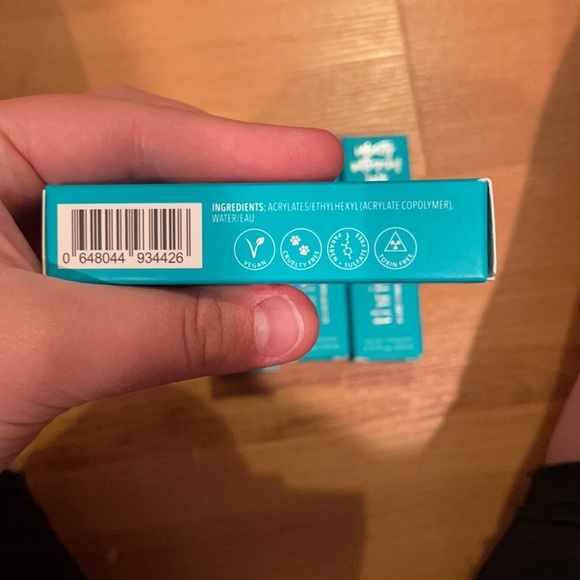 Thrive waterproof lash adhesive🤍 - Picture 5 of 6